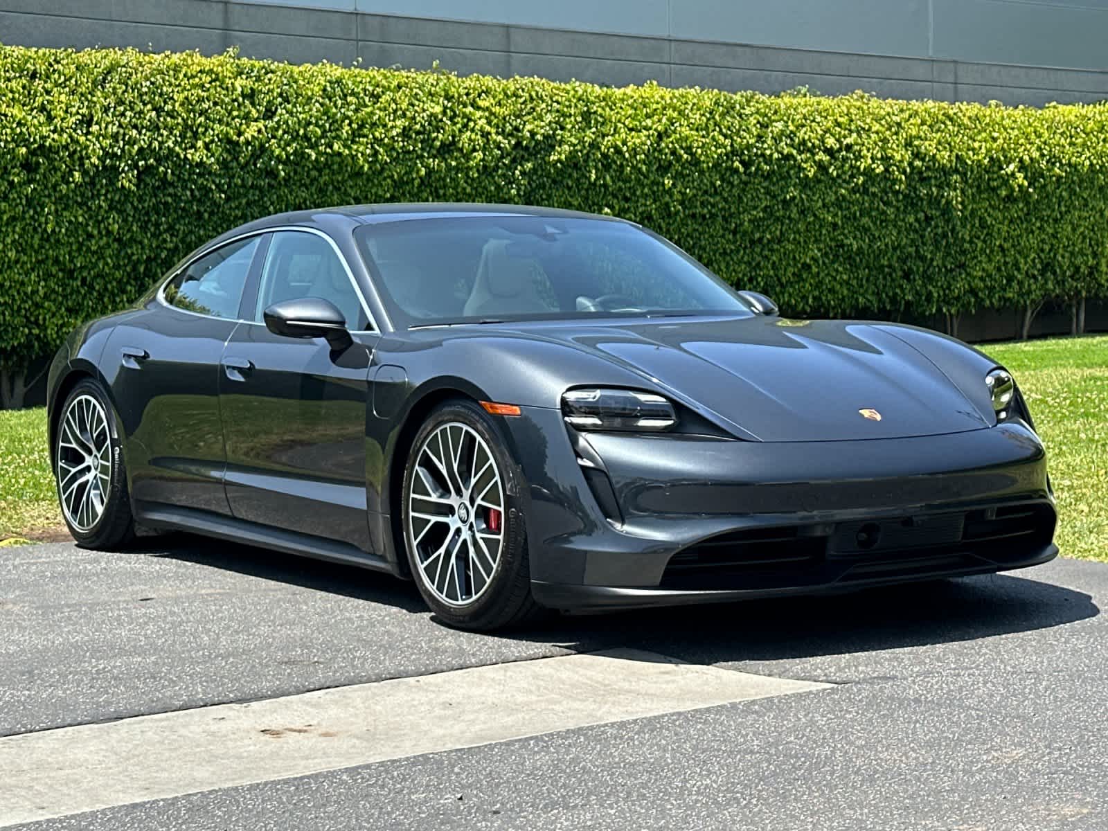 Thumbnail: 2020 Porsche Taycan - 10