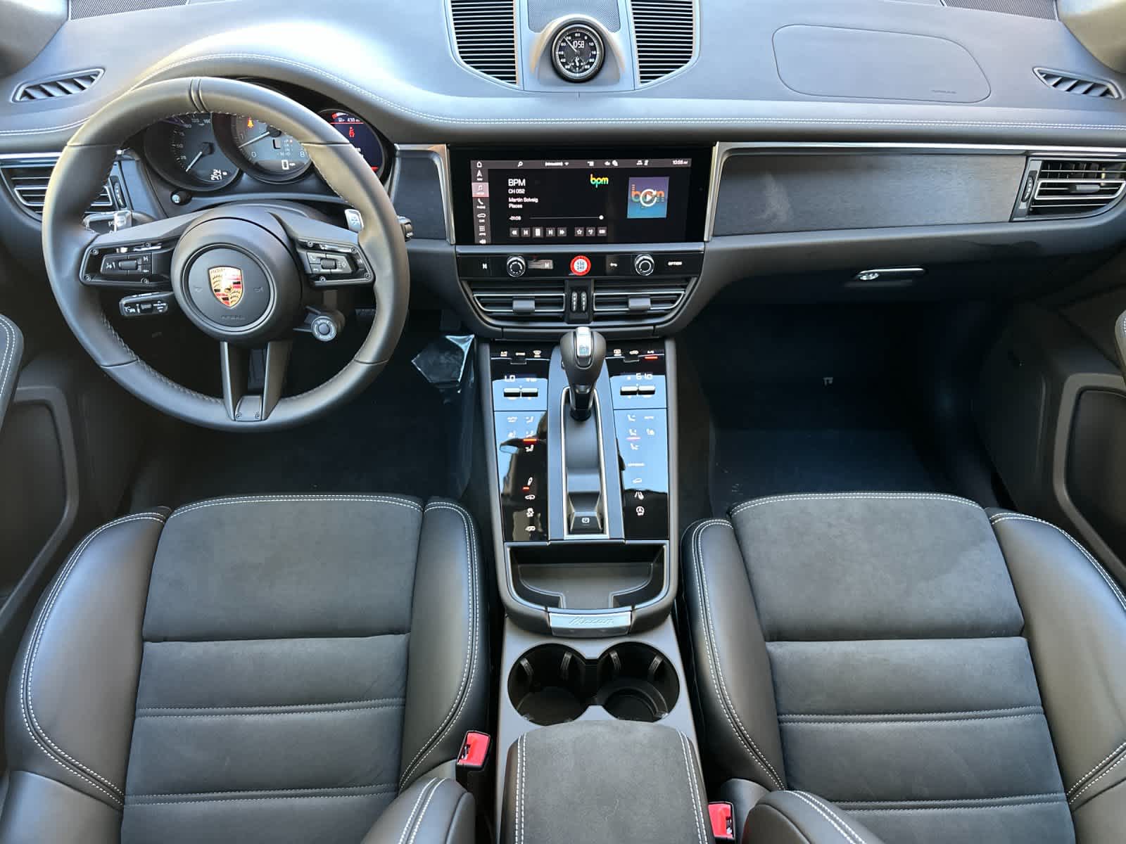 Thumbnail: 2026 Porsche Macan - 6