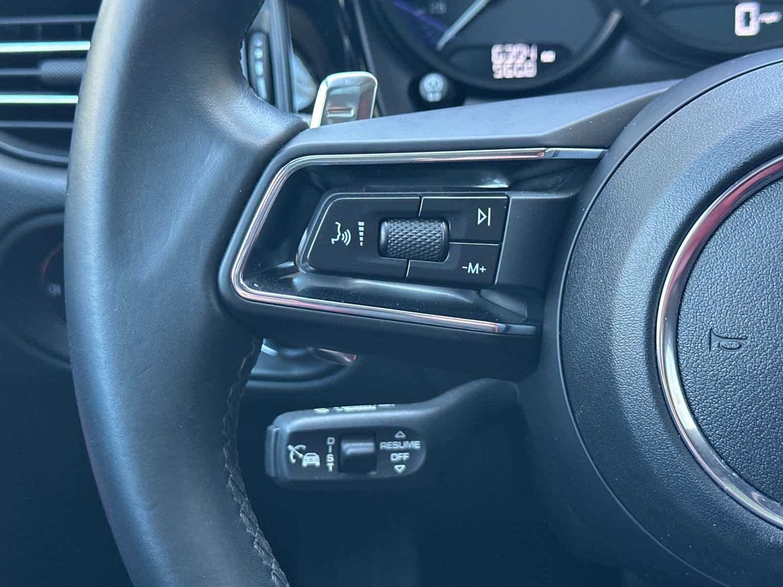 Thumbnail: 2025 Porsche Macan - 27