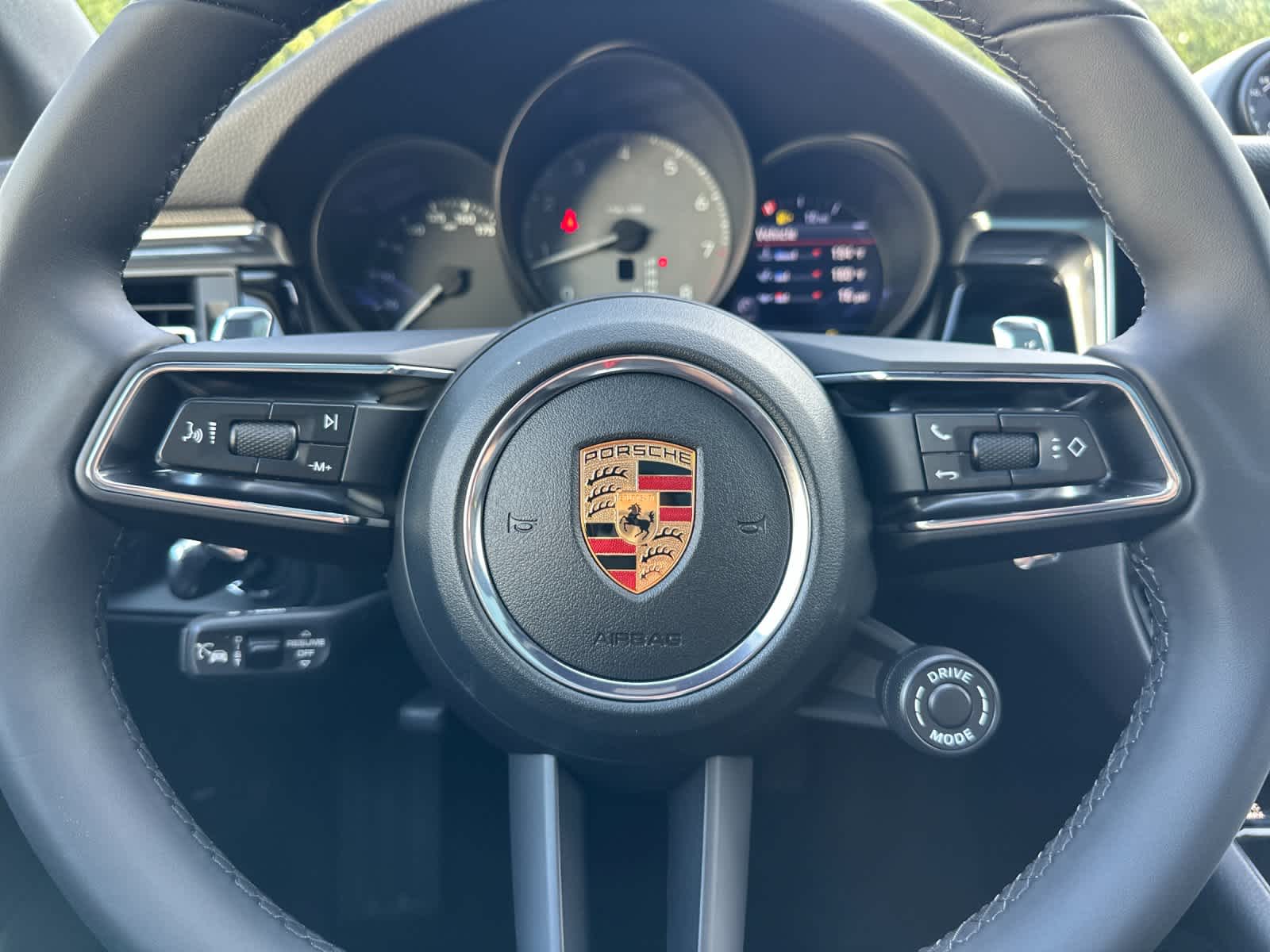 Thumbnail: 2026 Porsche Macan - 26