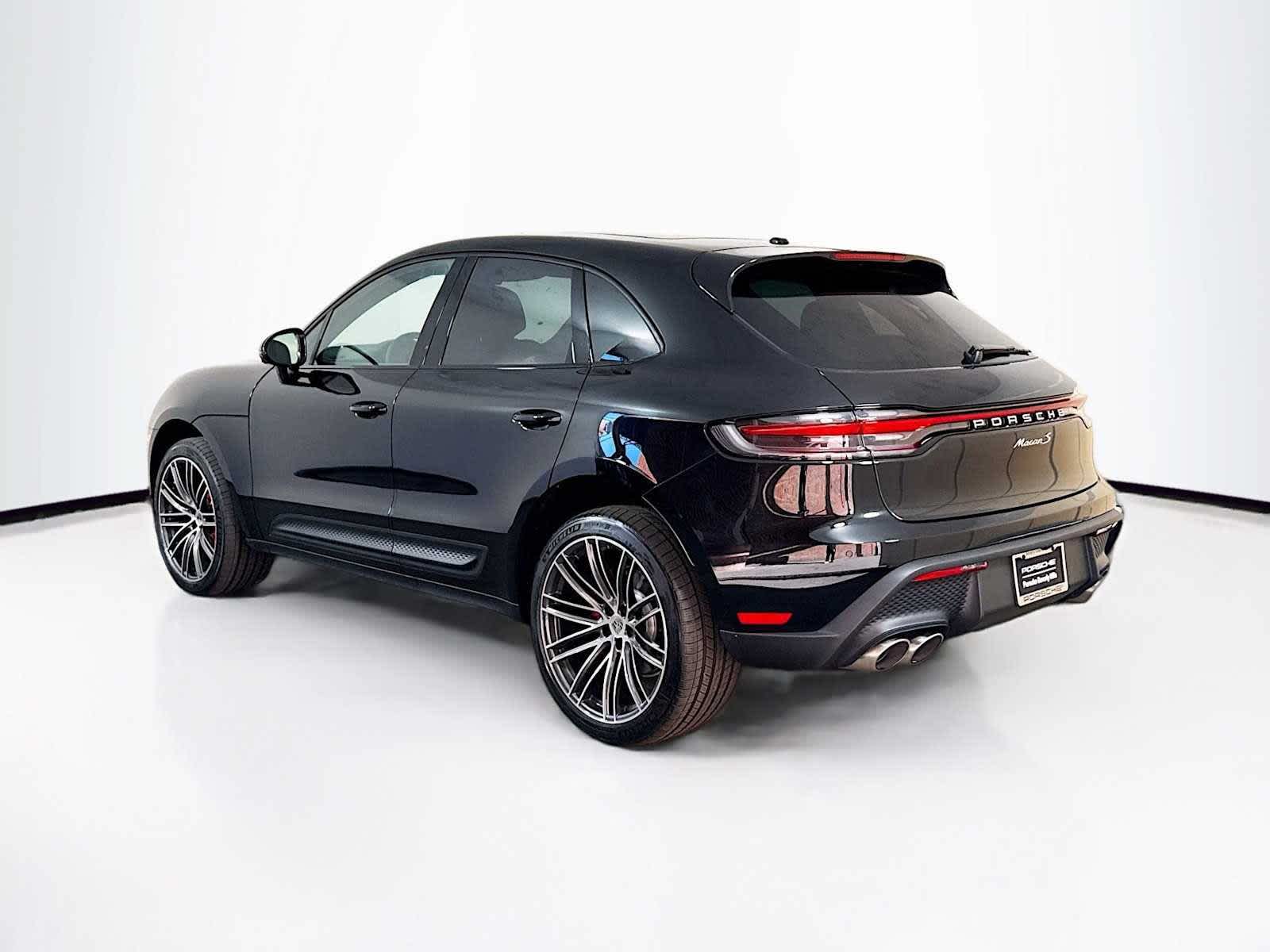 Thumbnail: 2026 Porsche Macan - 3