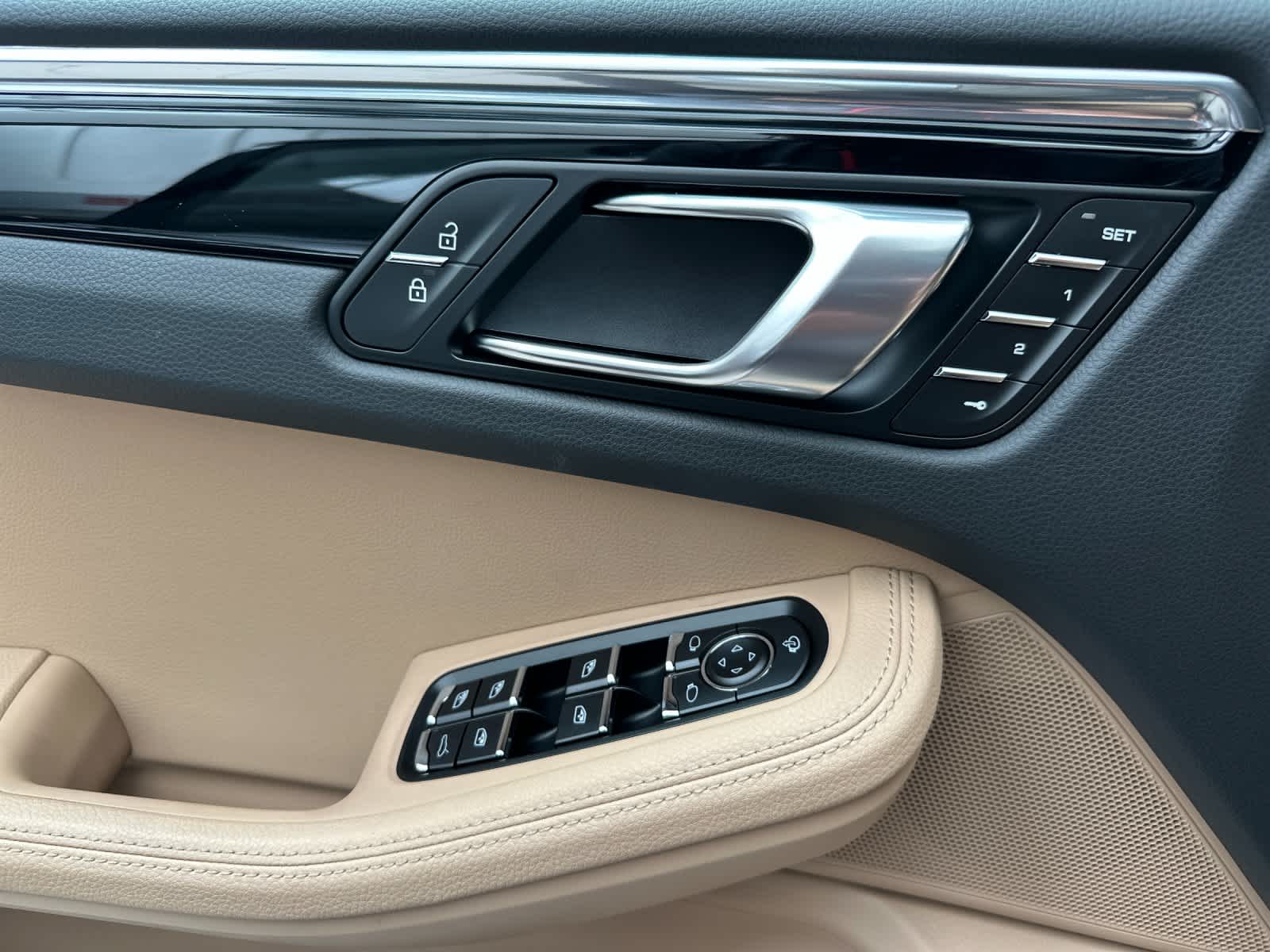 Thumbnail: 2025 Porsche Macan - 12