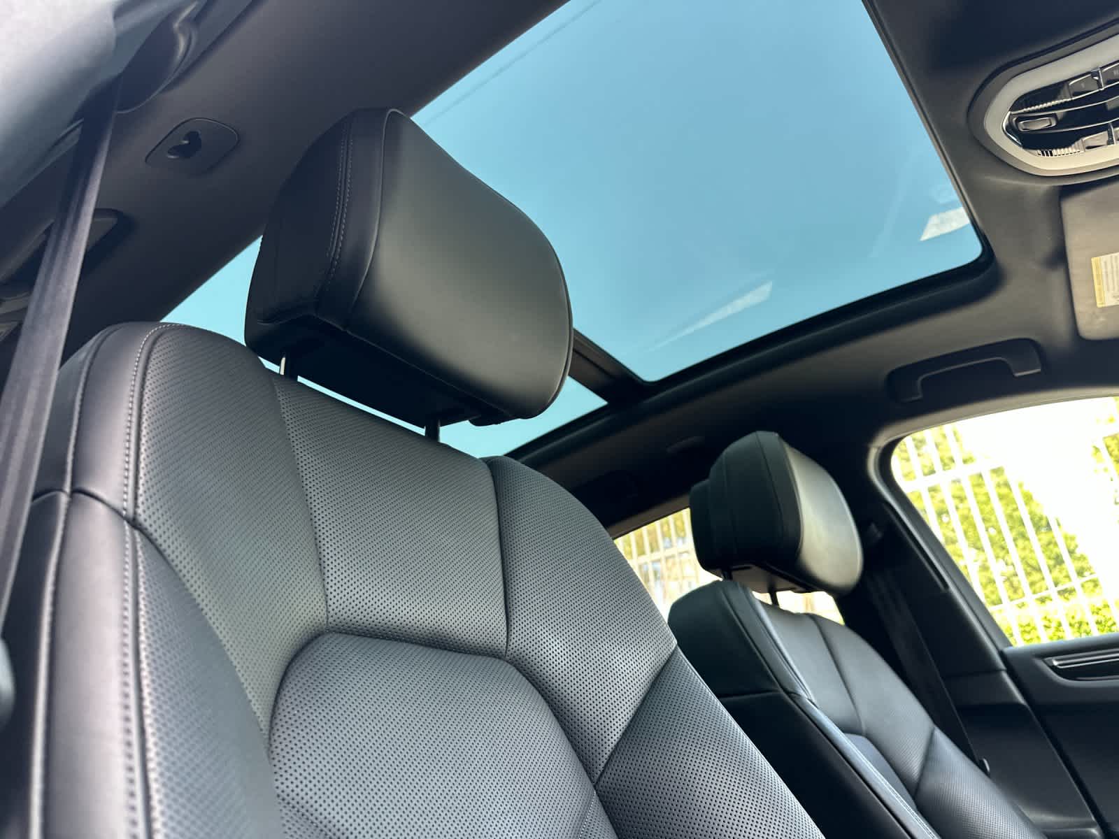 Thumbnail: 2023 Porsche Macan - 17