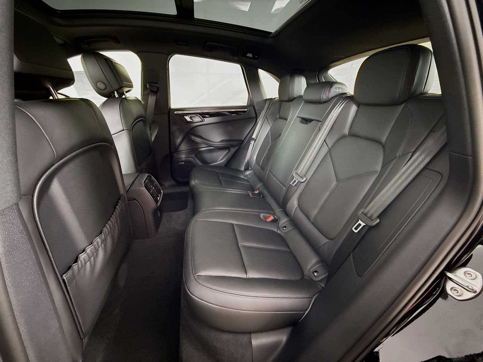 Thumbnail: 2026 Porsche Macan - 17