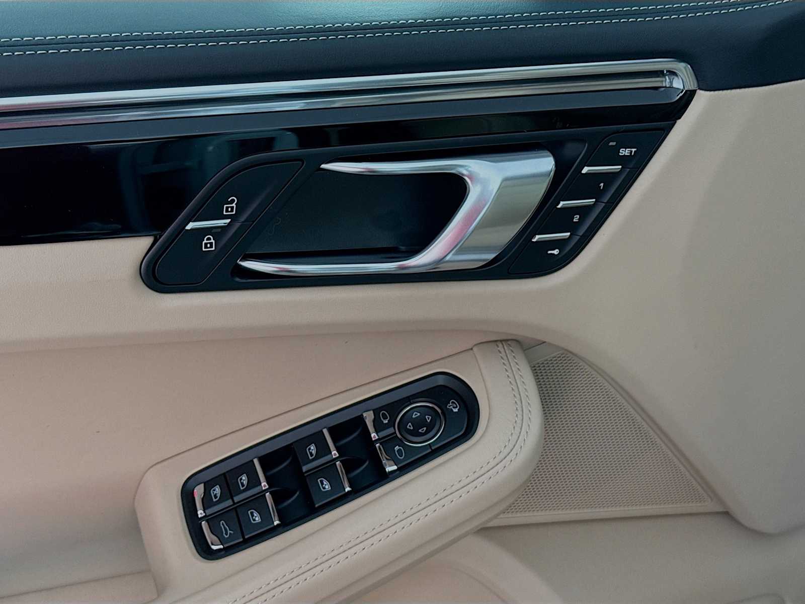 Thumbnail: 2026 Porsche Macan - 14