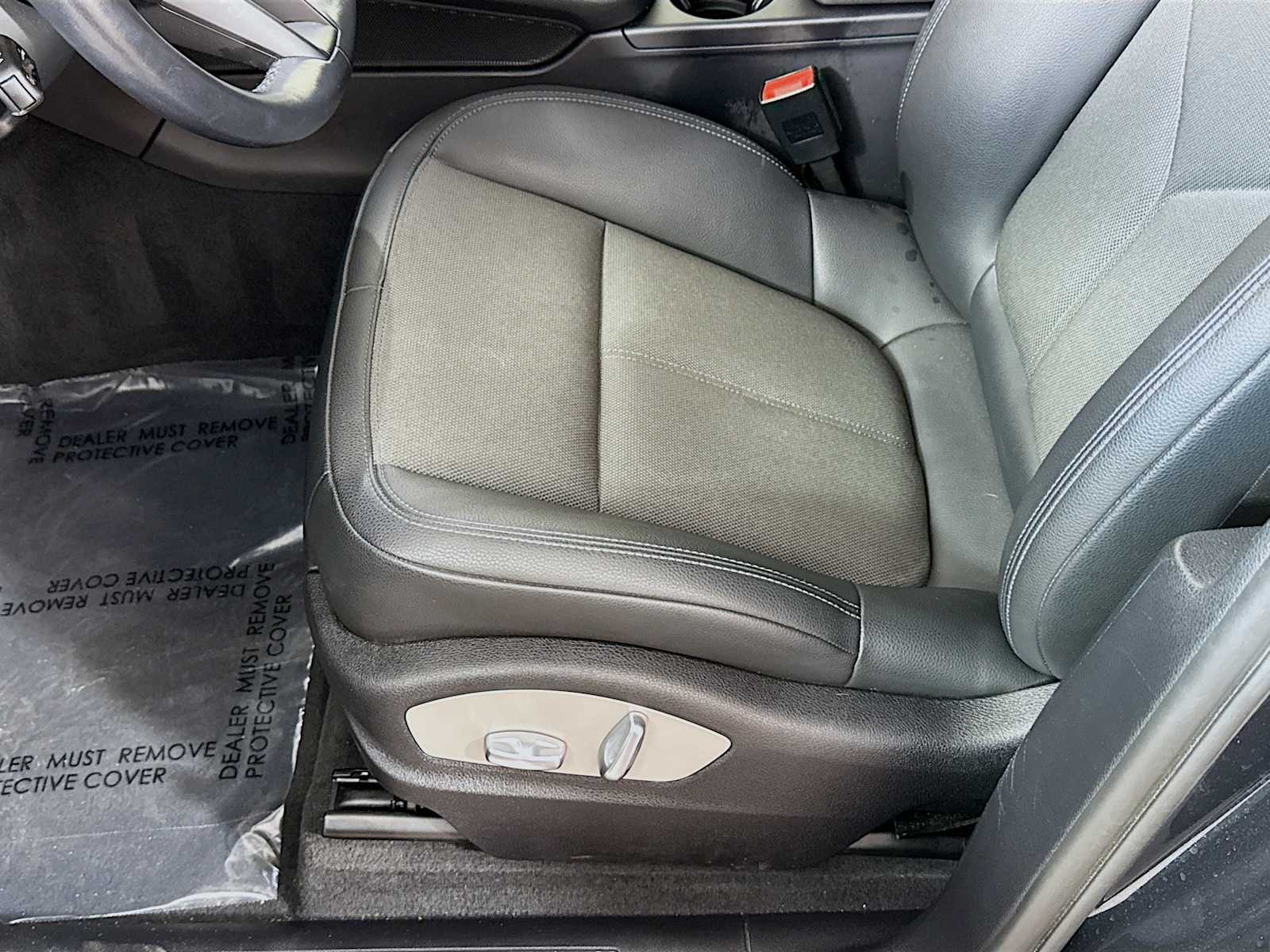 Thumbnail: 2023 Porsche Macan - 16