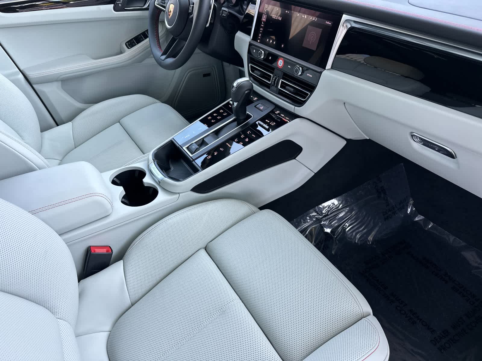 Thumbnail: 2026 Porsche Macan - 17