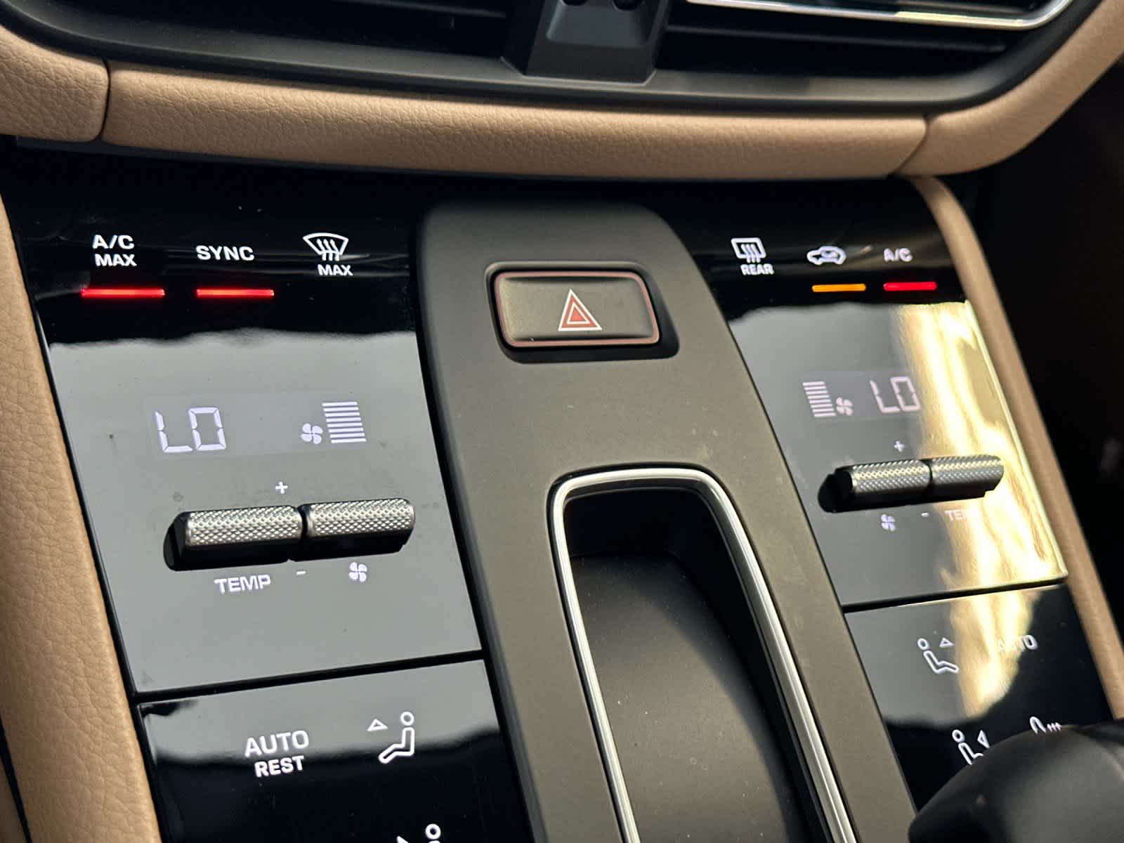 Thumbnail: 2025 Porsche Macan - 23