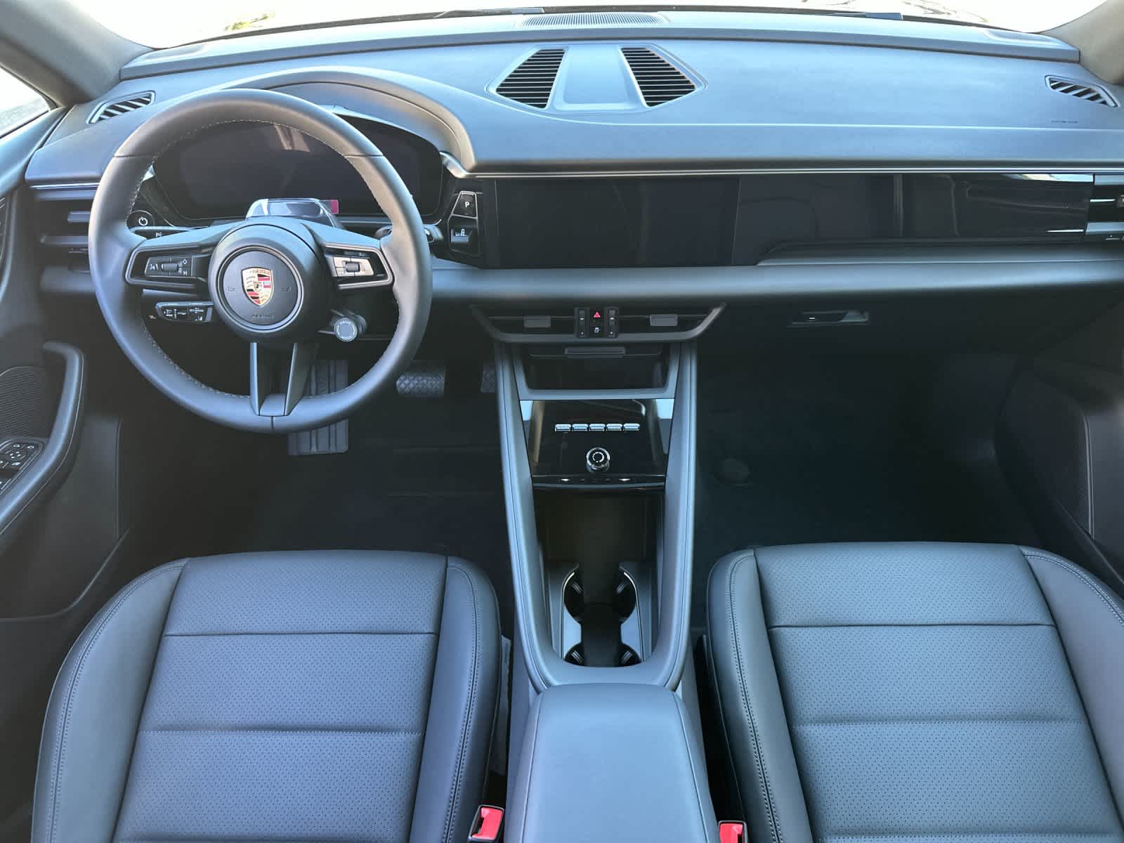 Thumbnail: 2026 Porsche Macan - 6