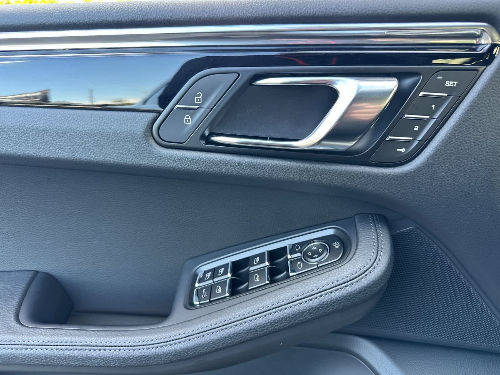 Thumbnail: 2026 Porsche Macan - 12