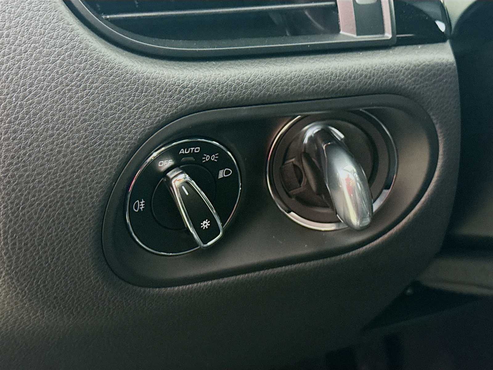 Thumbnail: 2026 Porsche Macan - 11