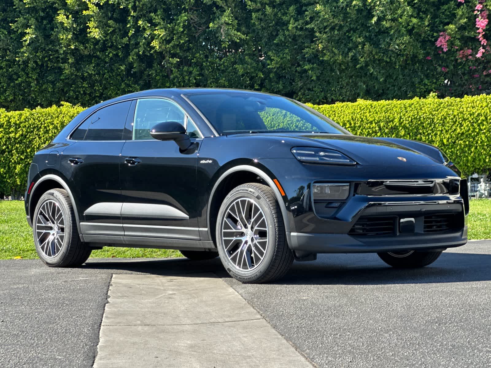 Thumbnail: 2026 Porsche Macan - 10