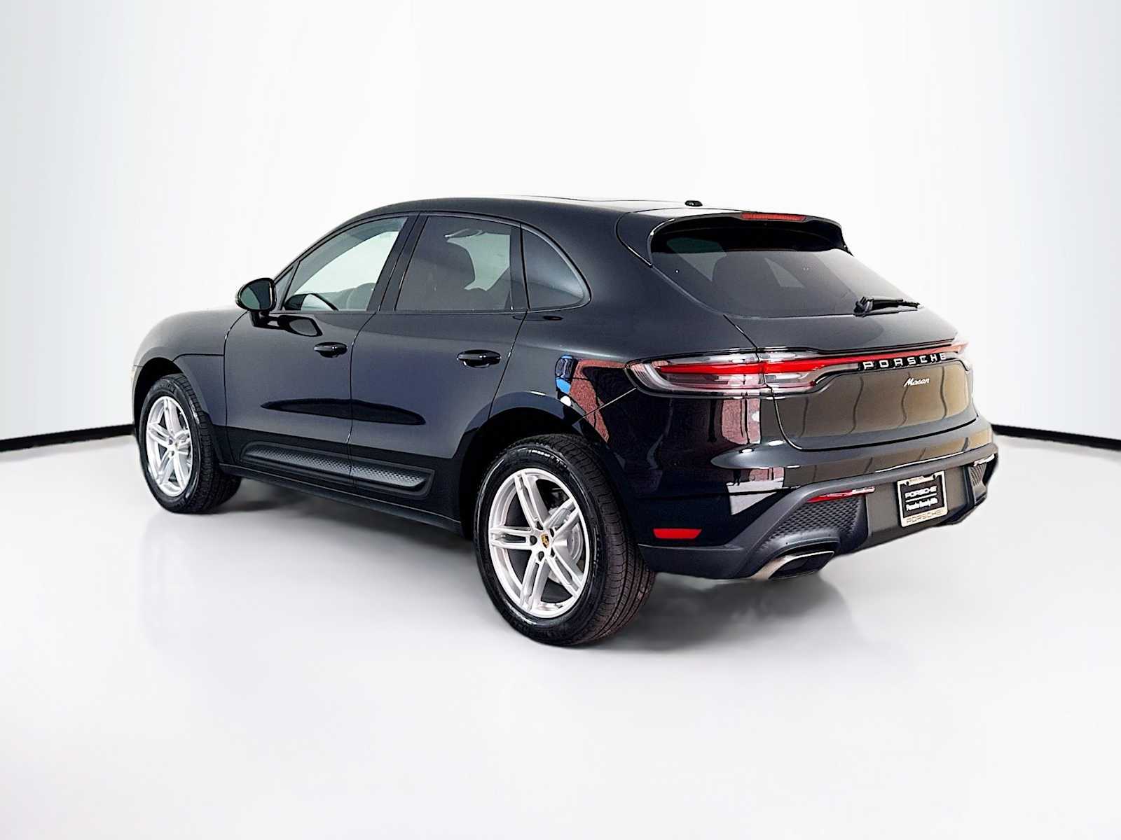 Thumbnail: 2026 Porsche Macan - 3