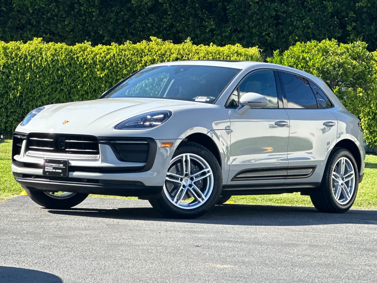 Thumbnail: 2025 Porsche Macan - 1