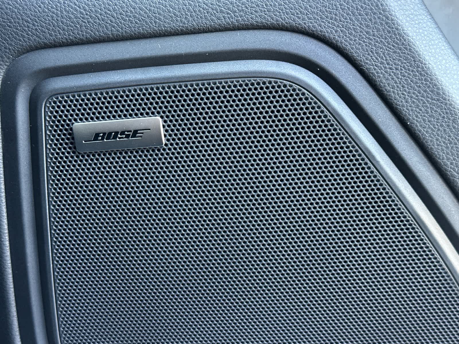 Thumbnail: 2026 Porsche Macan - 20