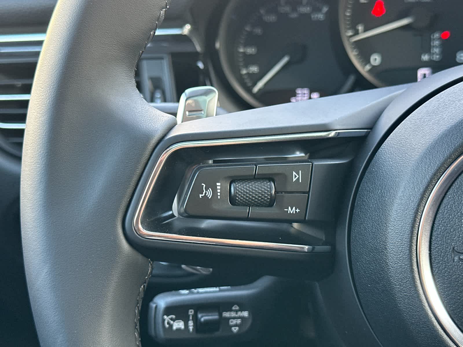 Thumbnail: 2026 Porsche Macan - 27