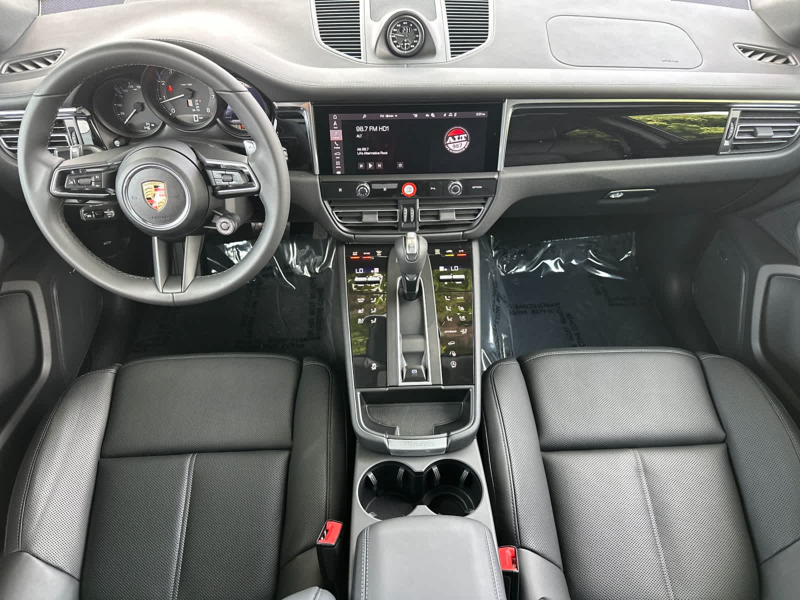 Thumbnail: 2026 Porsche Macan - 6