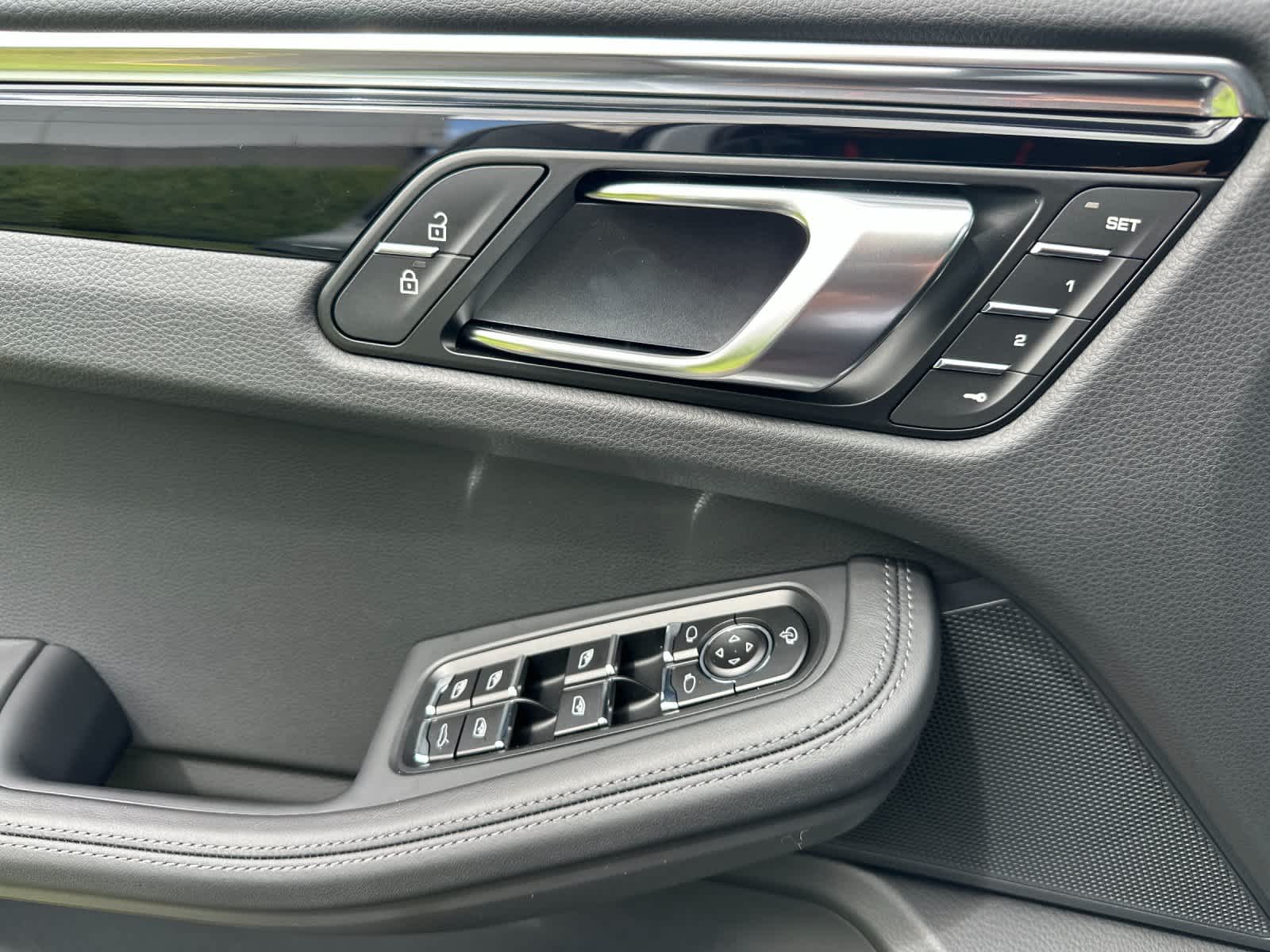 Thumbnail: 2026 Porsche Macan - 12