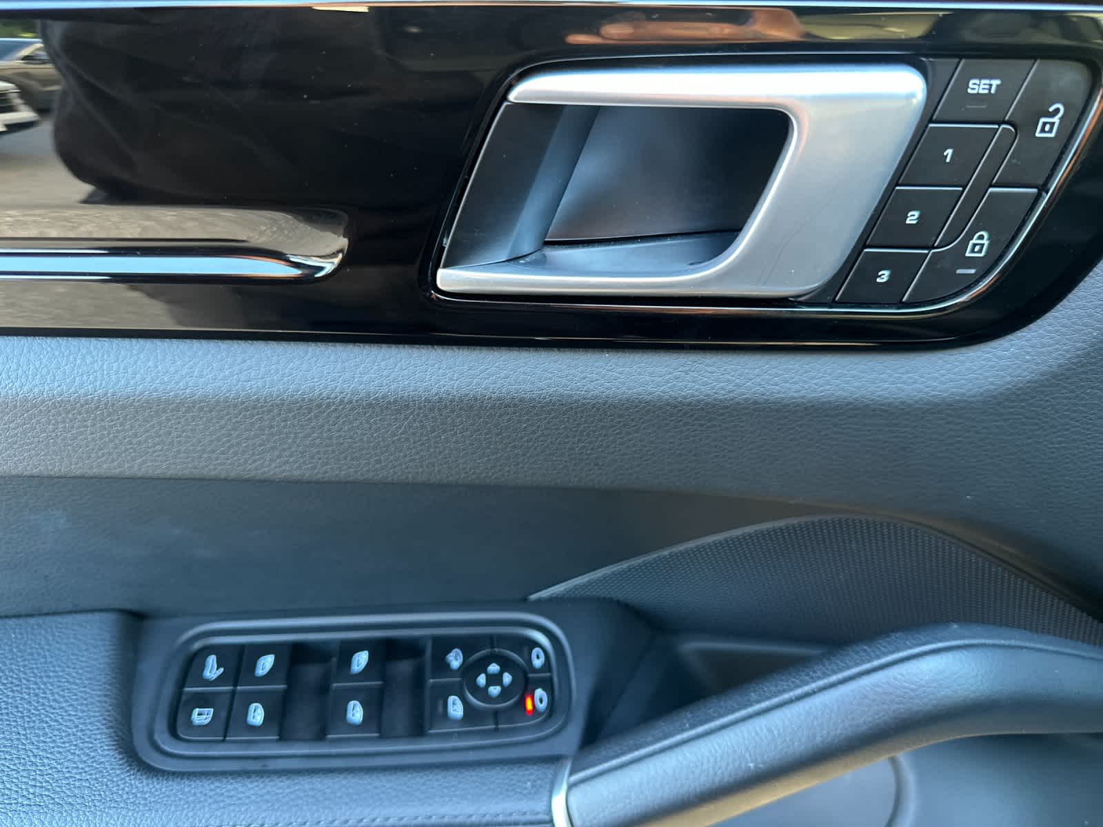 Thumbnail: 2022 Porsche Cayenne - 24