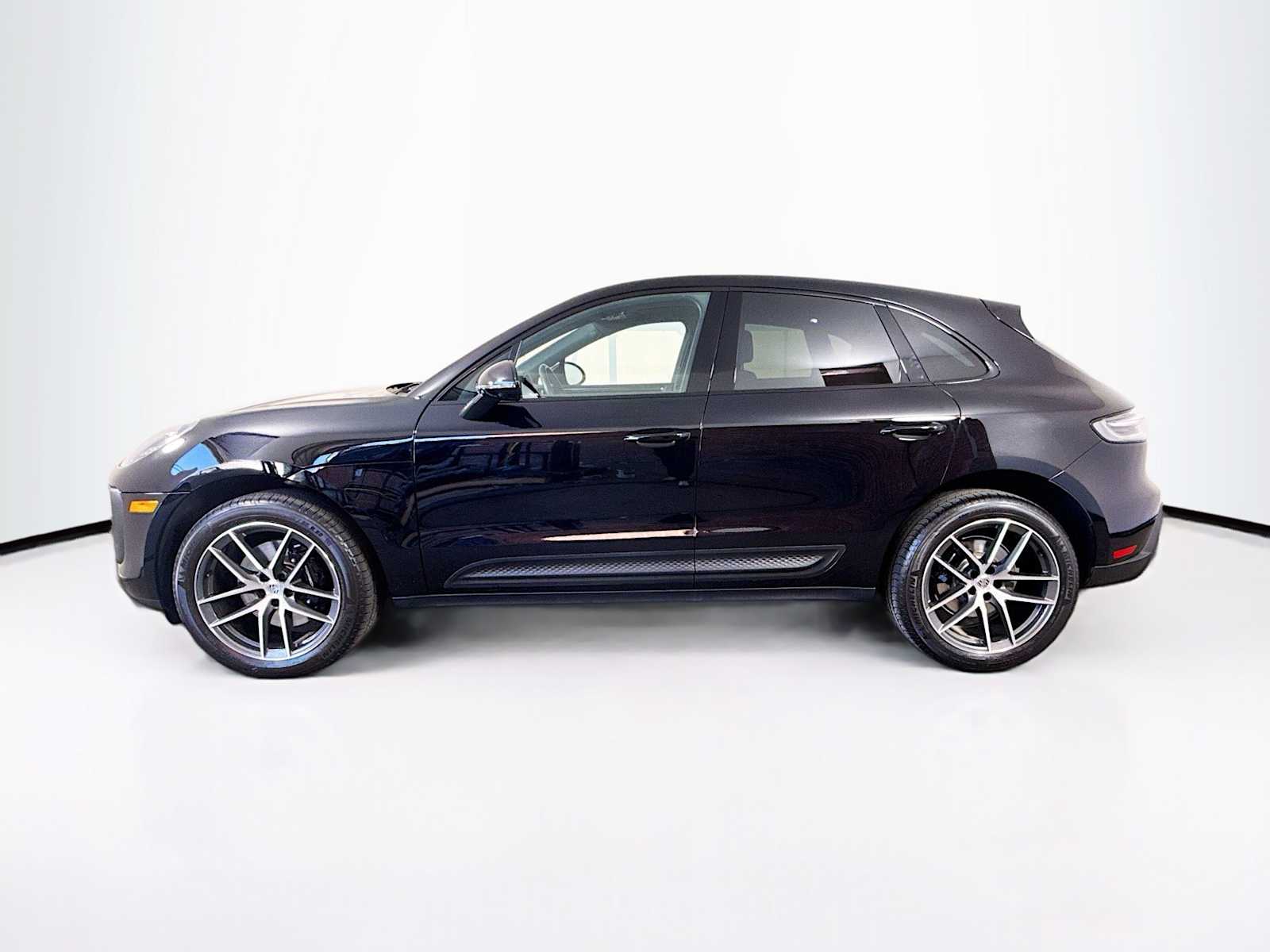 Thumbnail: 2025 Porsche Macan - 2