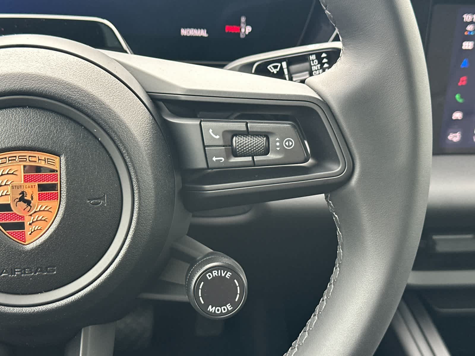 Thumbnail: 2026 Porsche Macan - 28