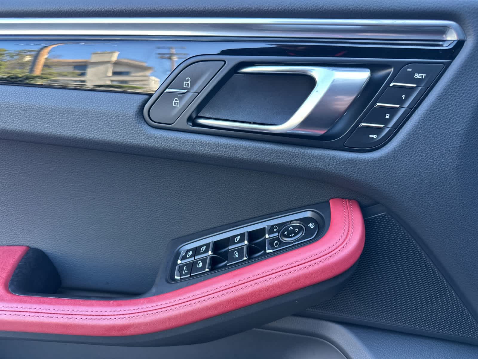 Thumbnail: 2025 Porsche Macan - 12