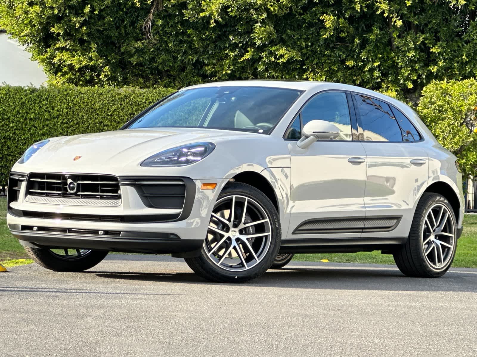 Thumbnail: 2026 Porsche Macan - 1