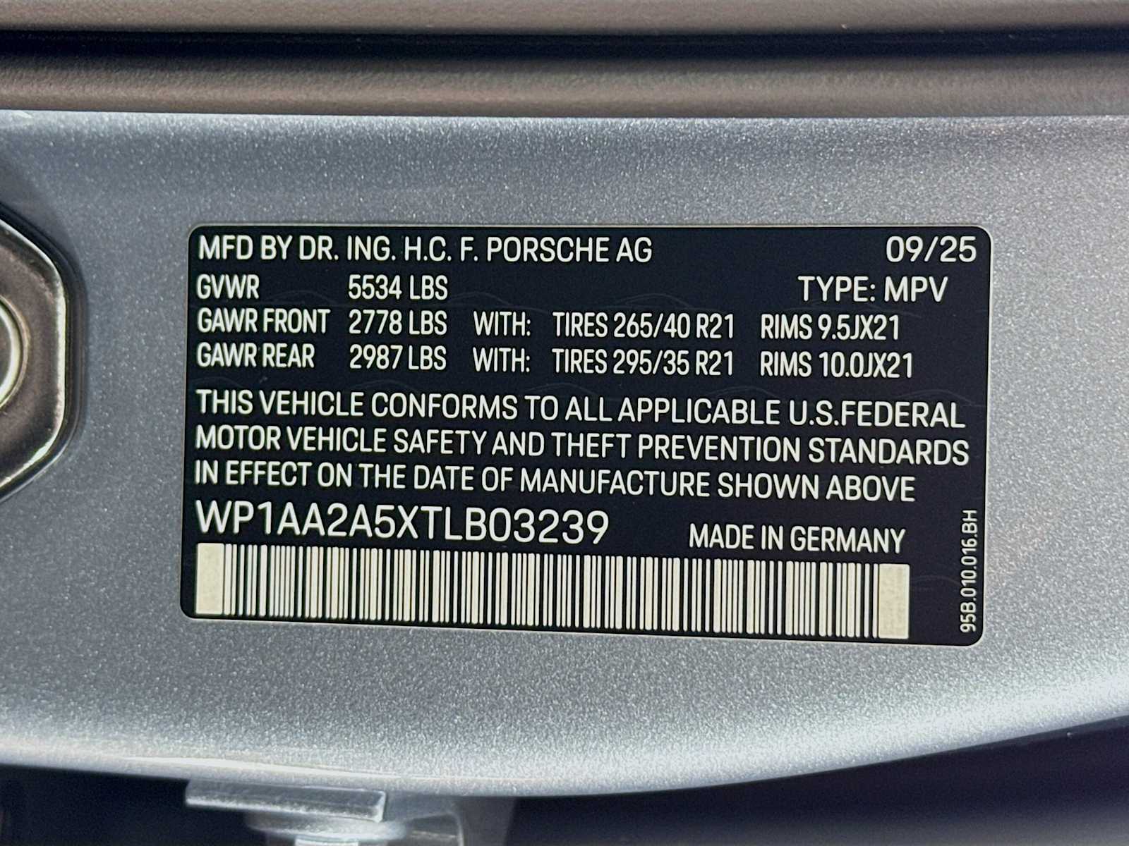 Thumbnail: 2026 Porsche Macan - 25