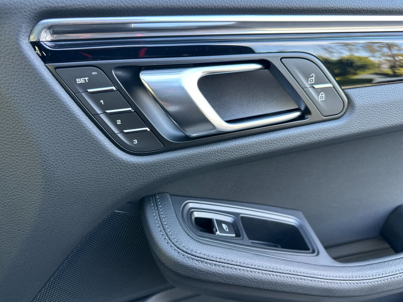 Thumbnail: 2026 Porsche Macan - 19