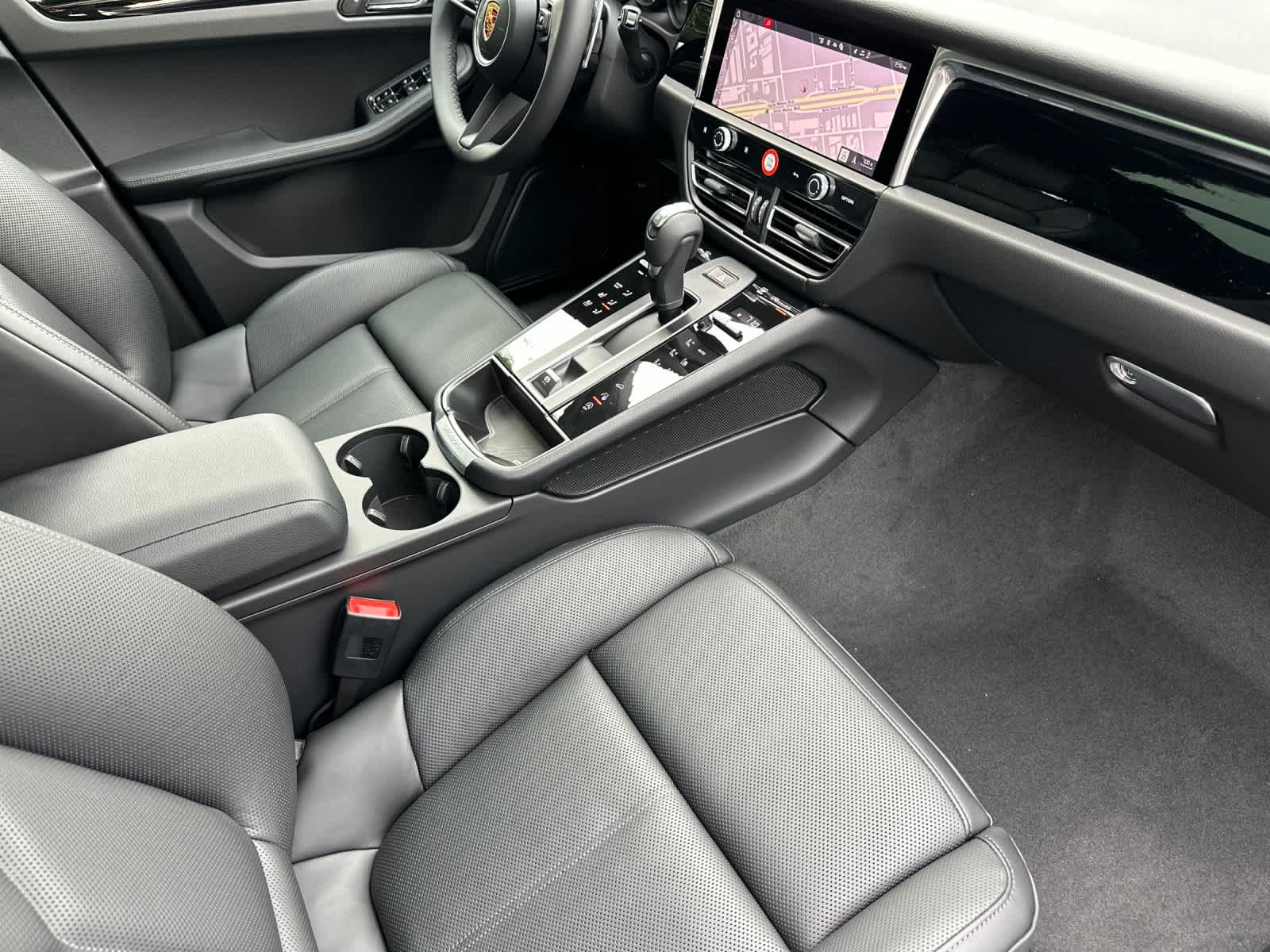 Thumbnail: 2026 Porsche Macan - 17