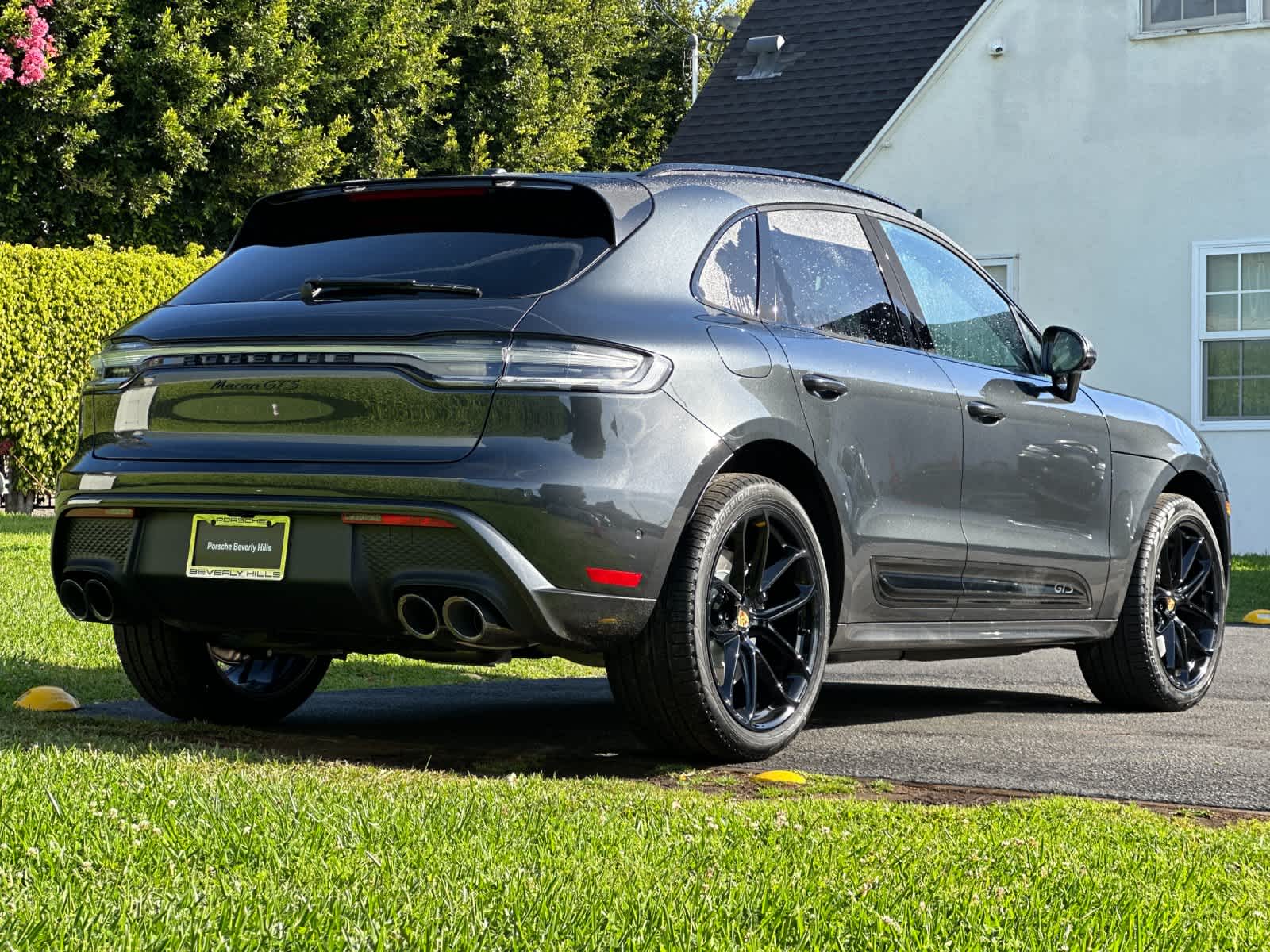 Thumbnail: 2026 Porsche Macan - 8