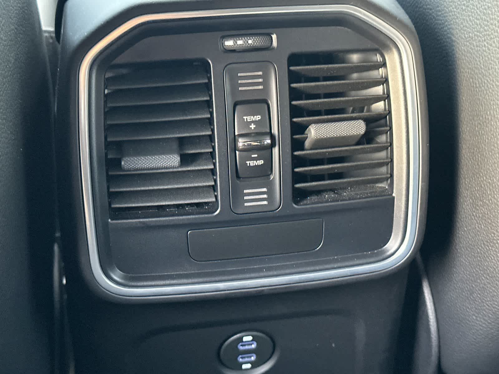 Thumbnail: 2025 Porsche Macan - 14