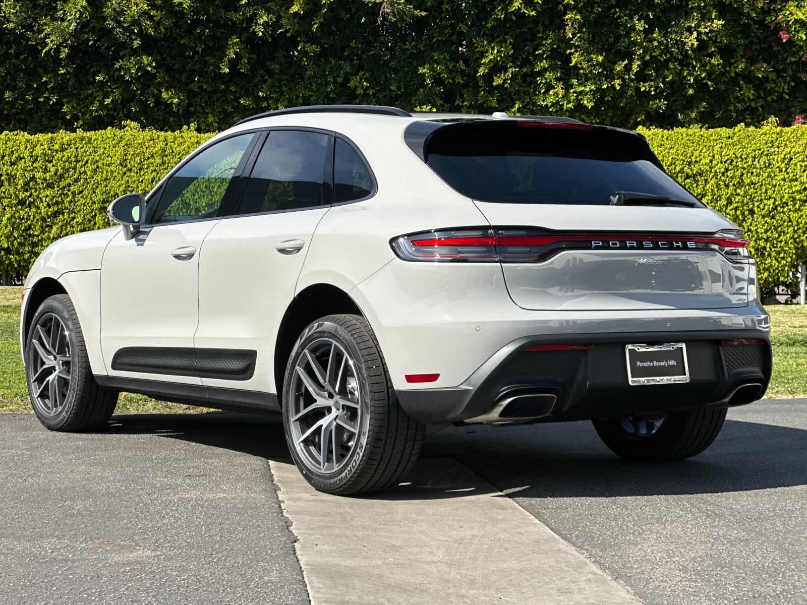 Thumbnail: 2026 Porsche Macan - 3