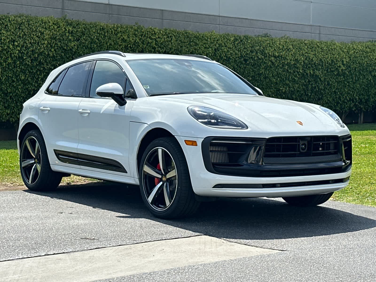 Thumbnail: 2026 Porsche Macan - 10