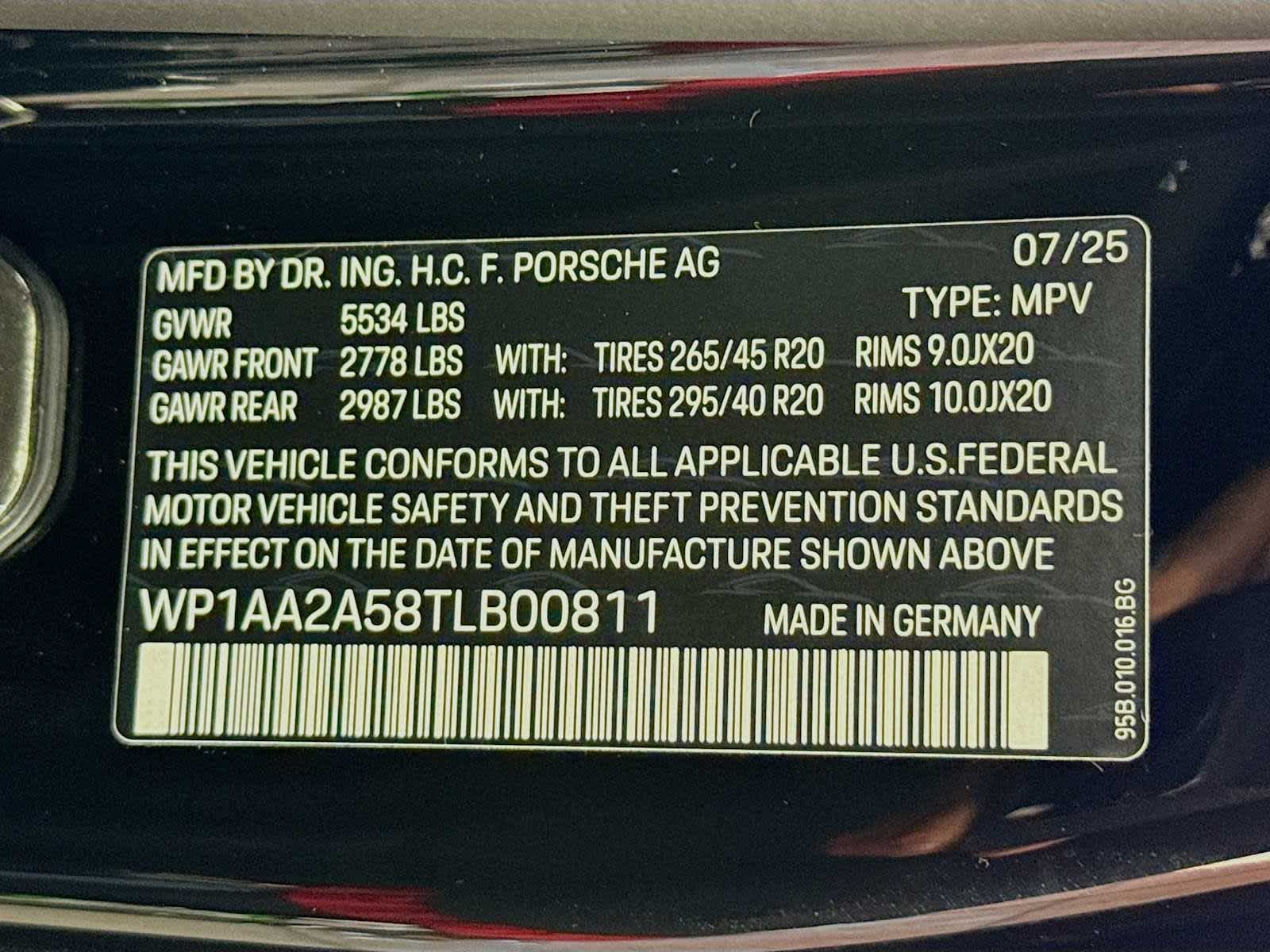 Thumbnail: 2026 Porsche Macan - 25