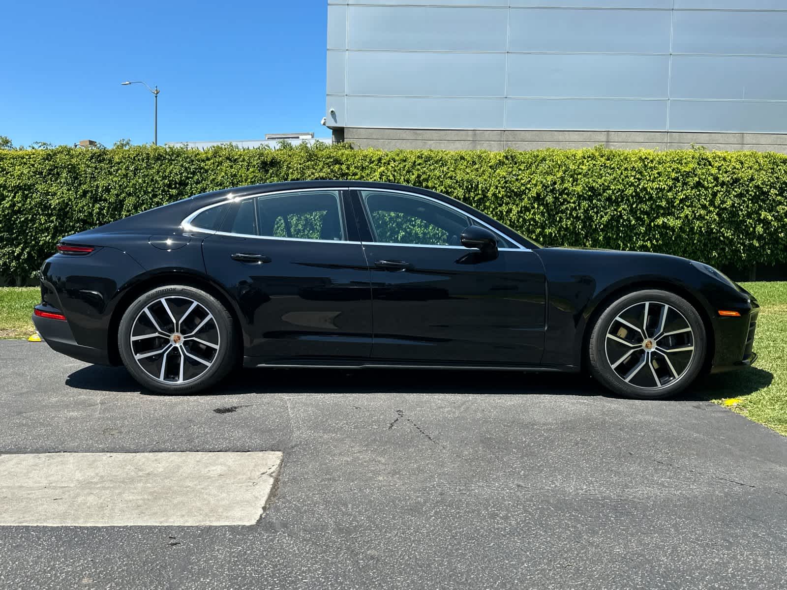 Thumbnail: 2026 Porsche Panamera - 9