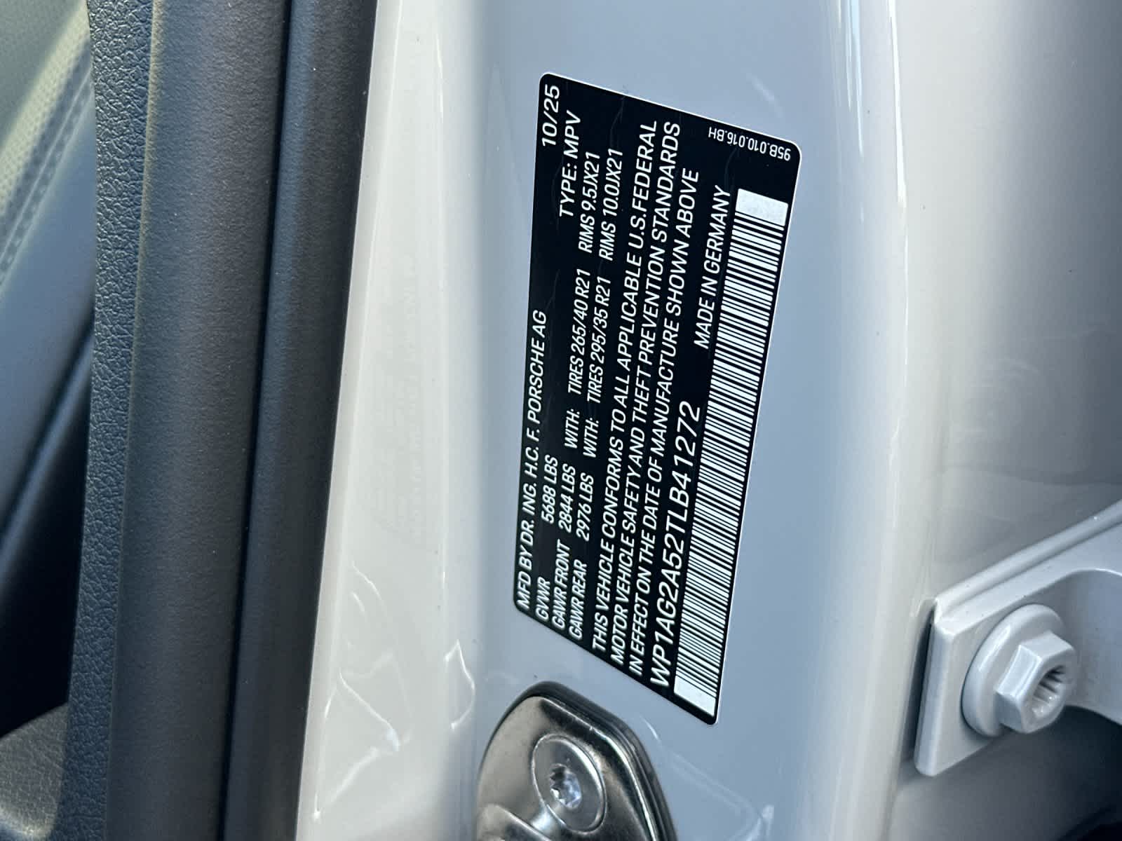 Thumbnail: 2026 Porsche Macan - 32