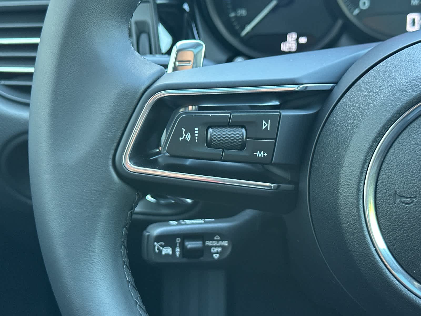 Thumbnail: 2026 Porsche Macan - 27