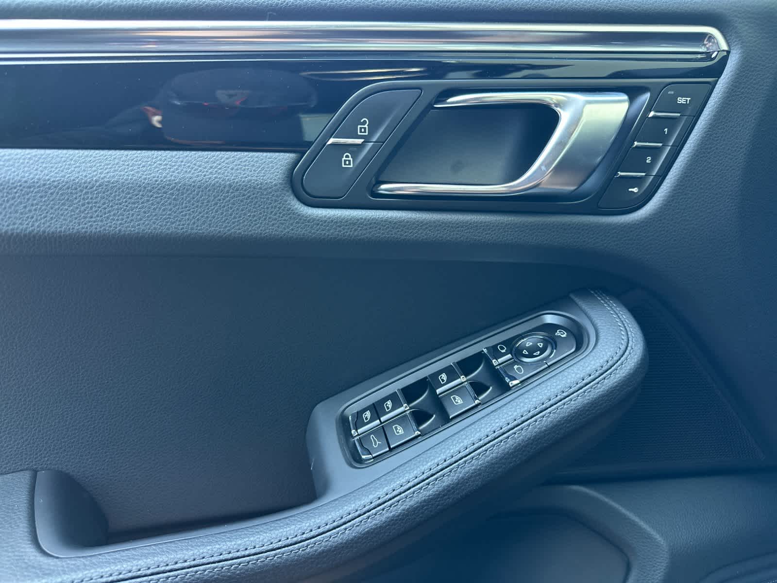 Thumbnail: 2026 Porsche Macan - 12