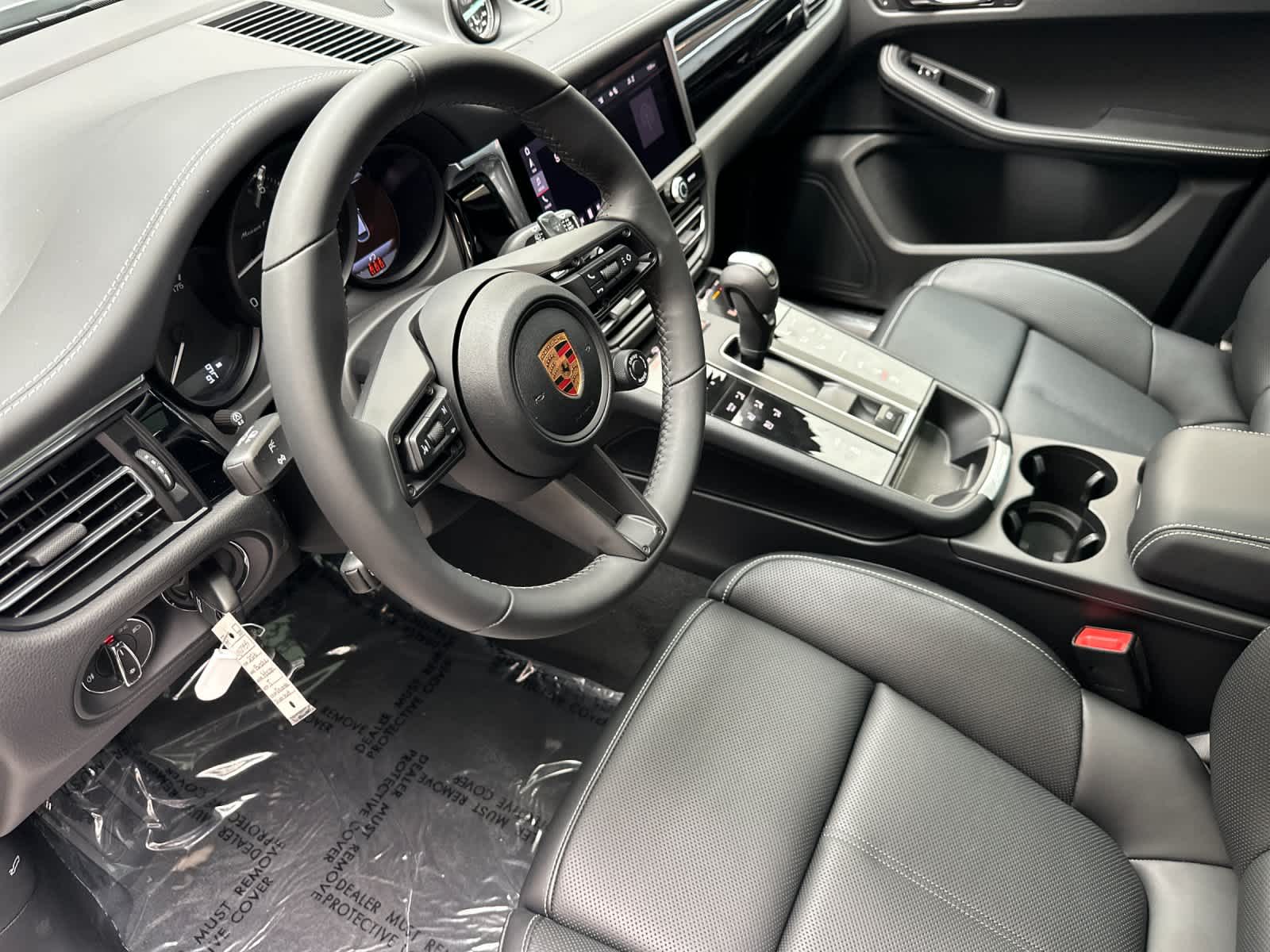 Thumbnail: 2026 Porsche Macan - 4