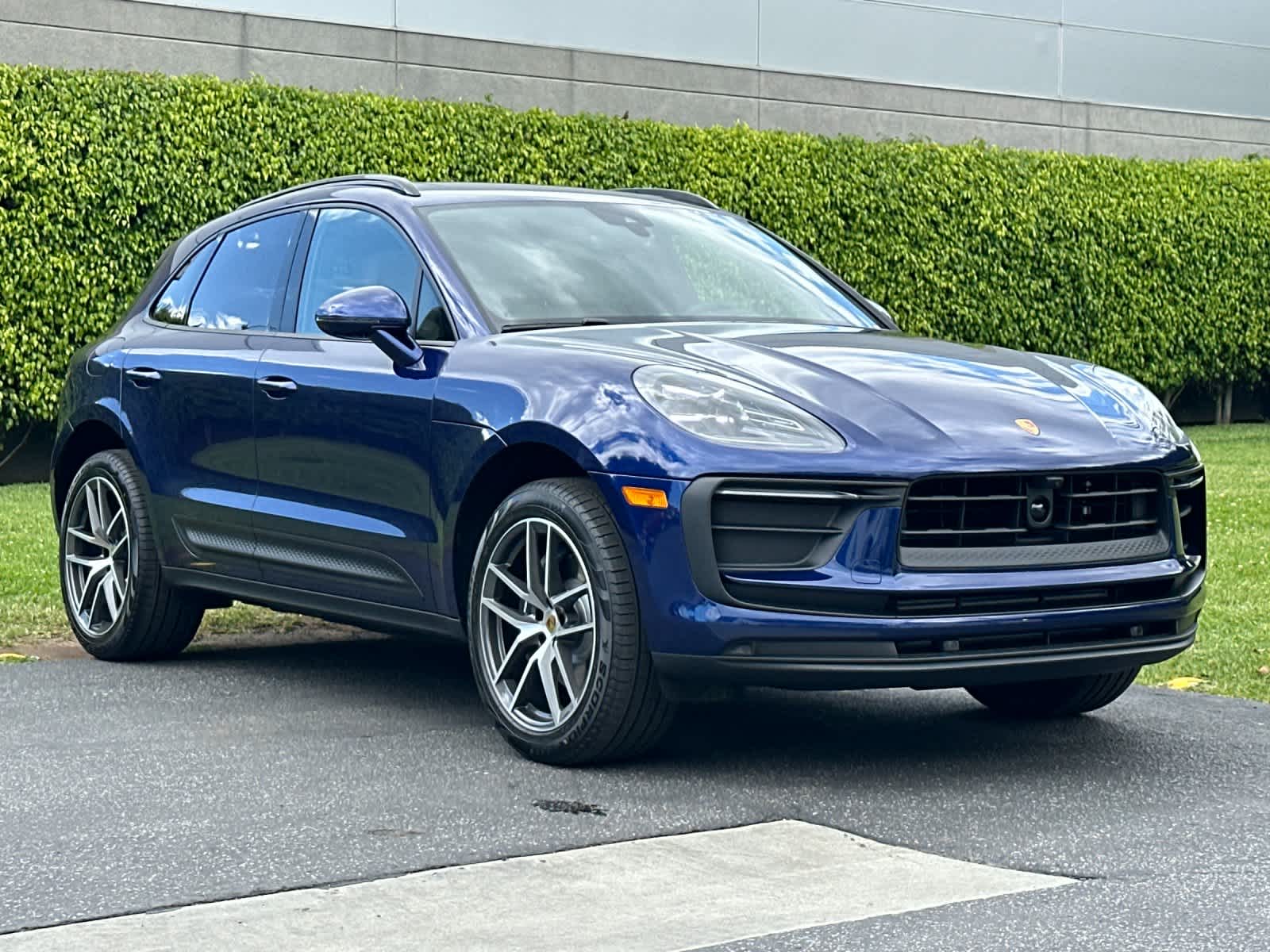 Thumbnail: 2026 Porsche Macan - 10