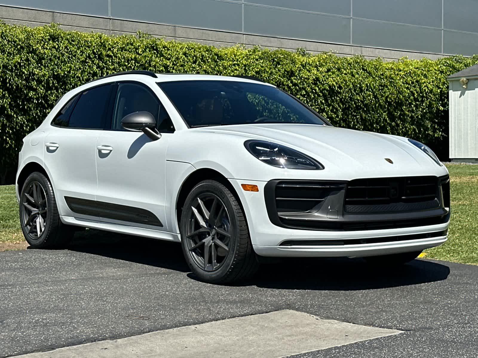 Thumbnail: 2026 Porsche Macan - 10