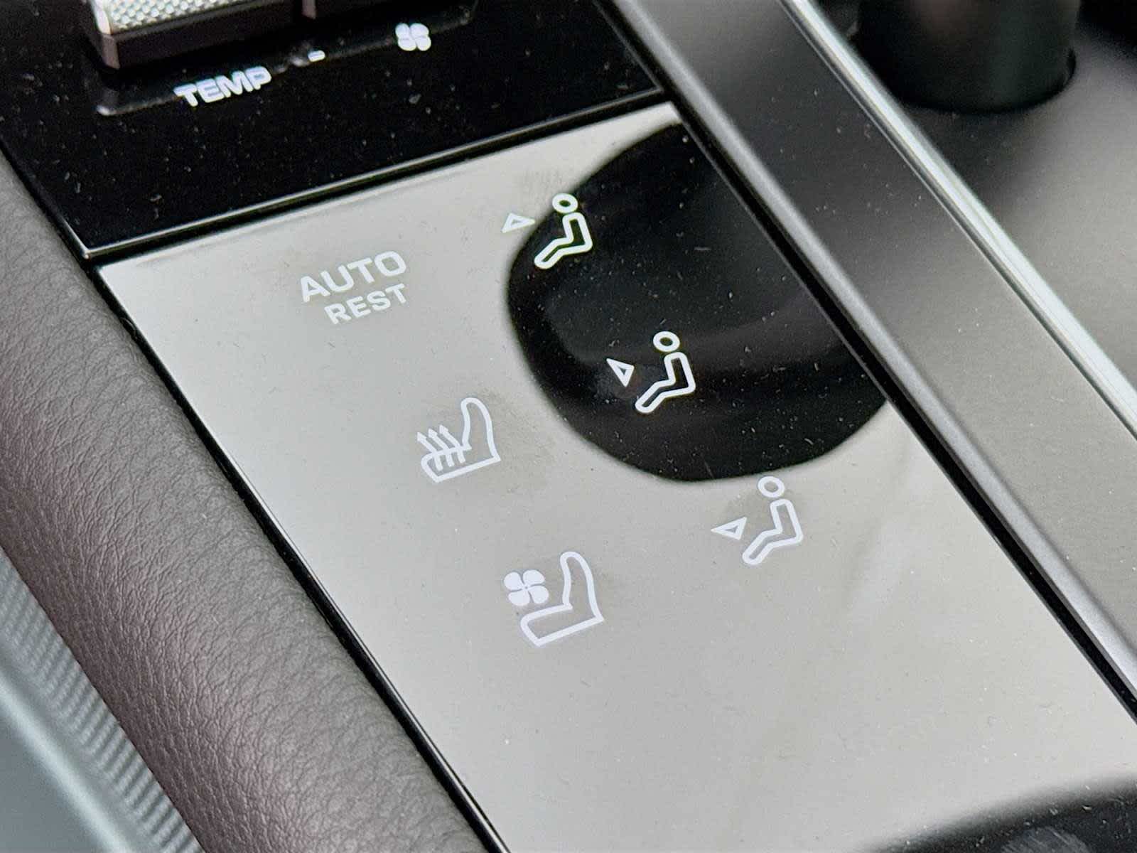 Thumbnail: 2025 Porsche Macan - 16