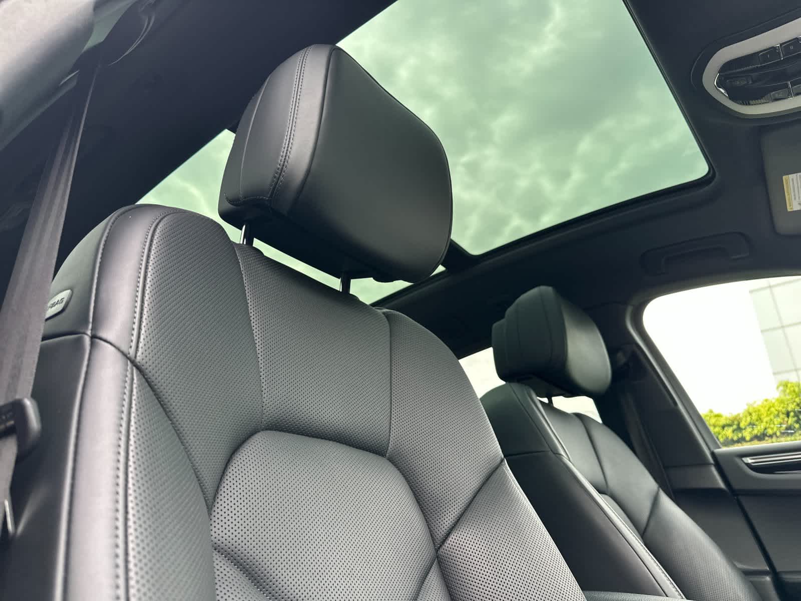 Thumbnail: 2023 Porsche Macan - 19