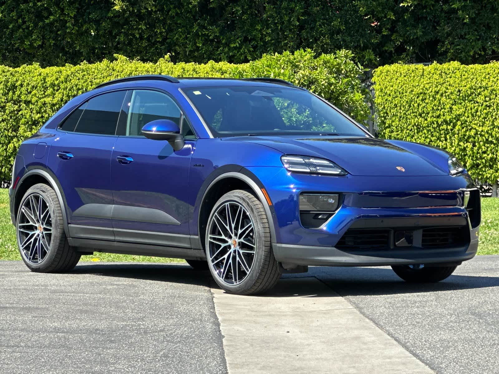 Thumbnail: 2026 Porsche Macan - 10
