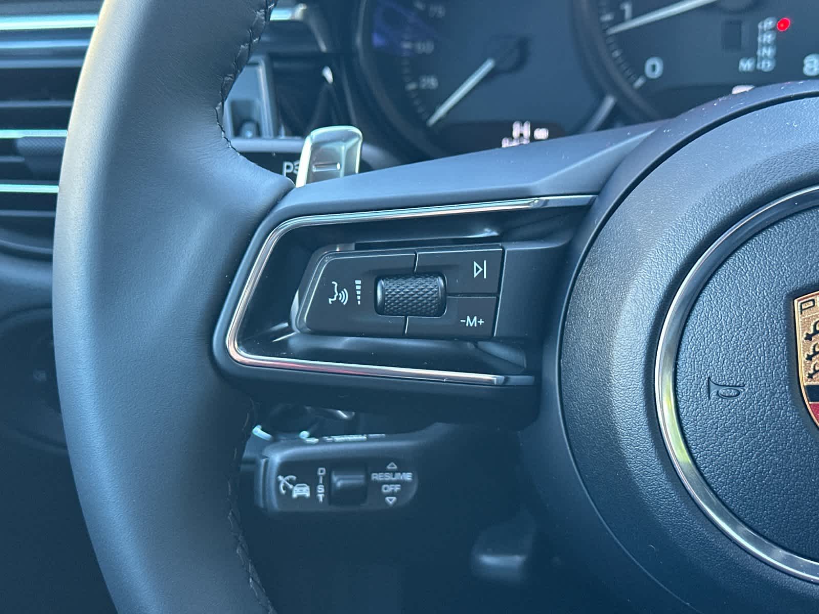 Thumbnail: 2026 Porsche Macan - 26