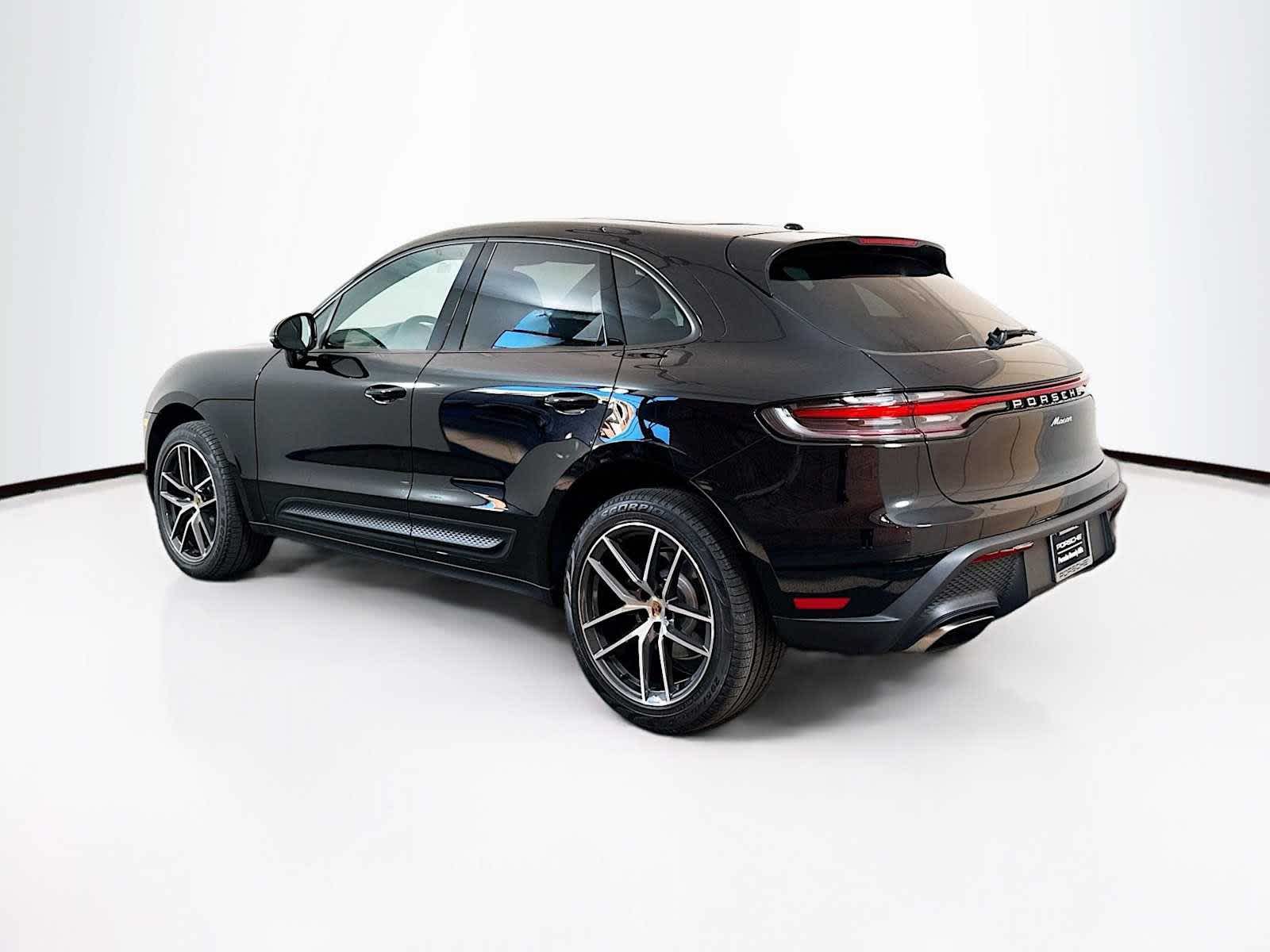 Thumbnail: 2026 Porsche Macan - 3