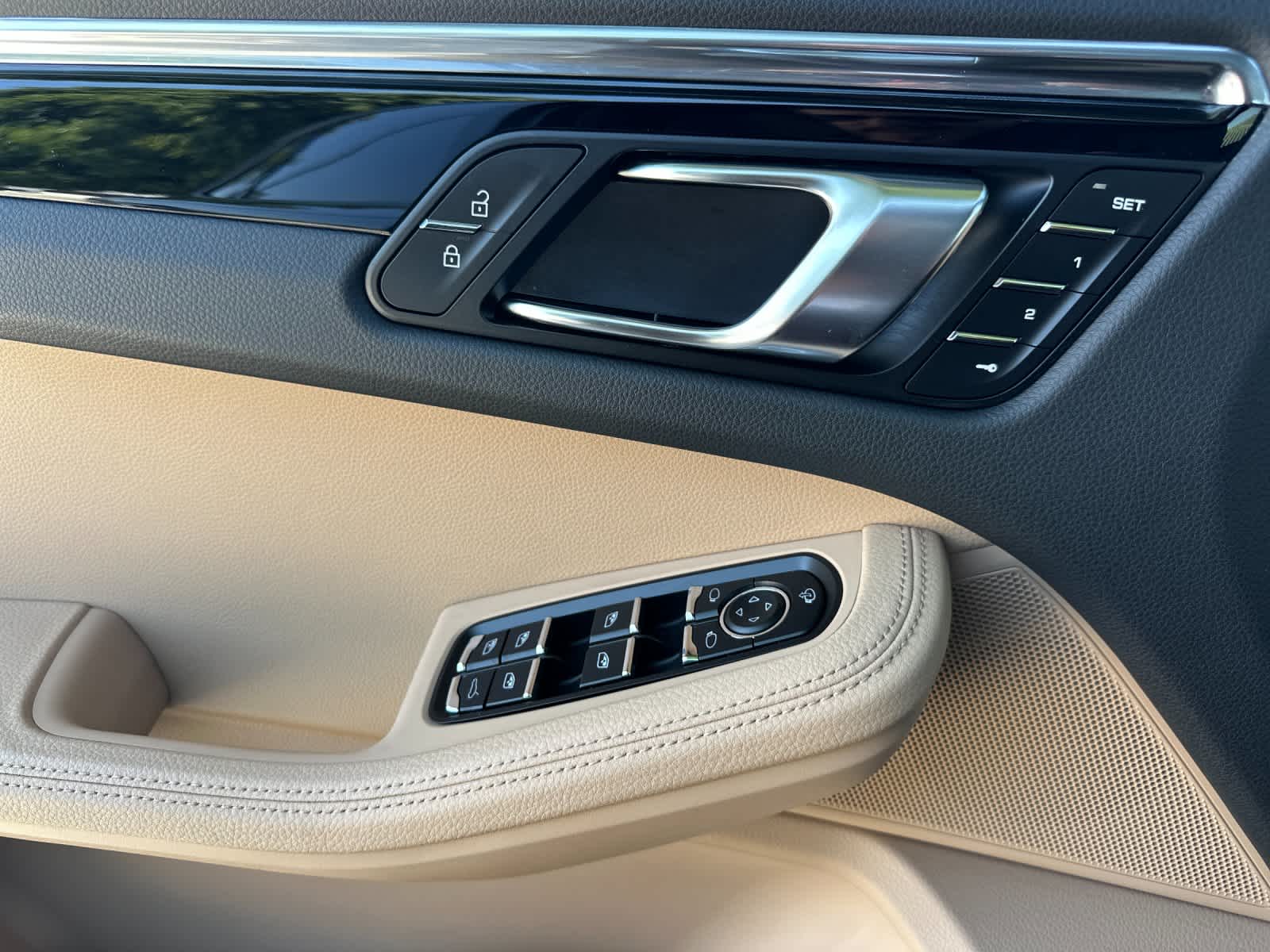 Thumbnail: 2025 Porsche Macan - 12