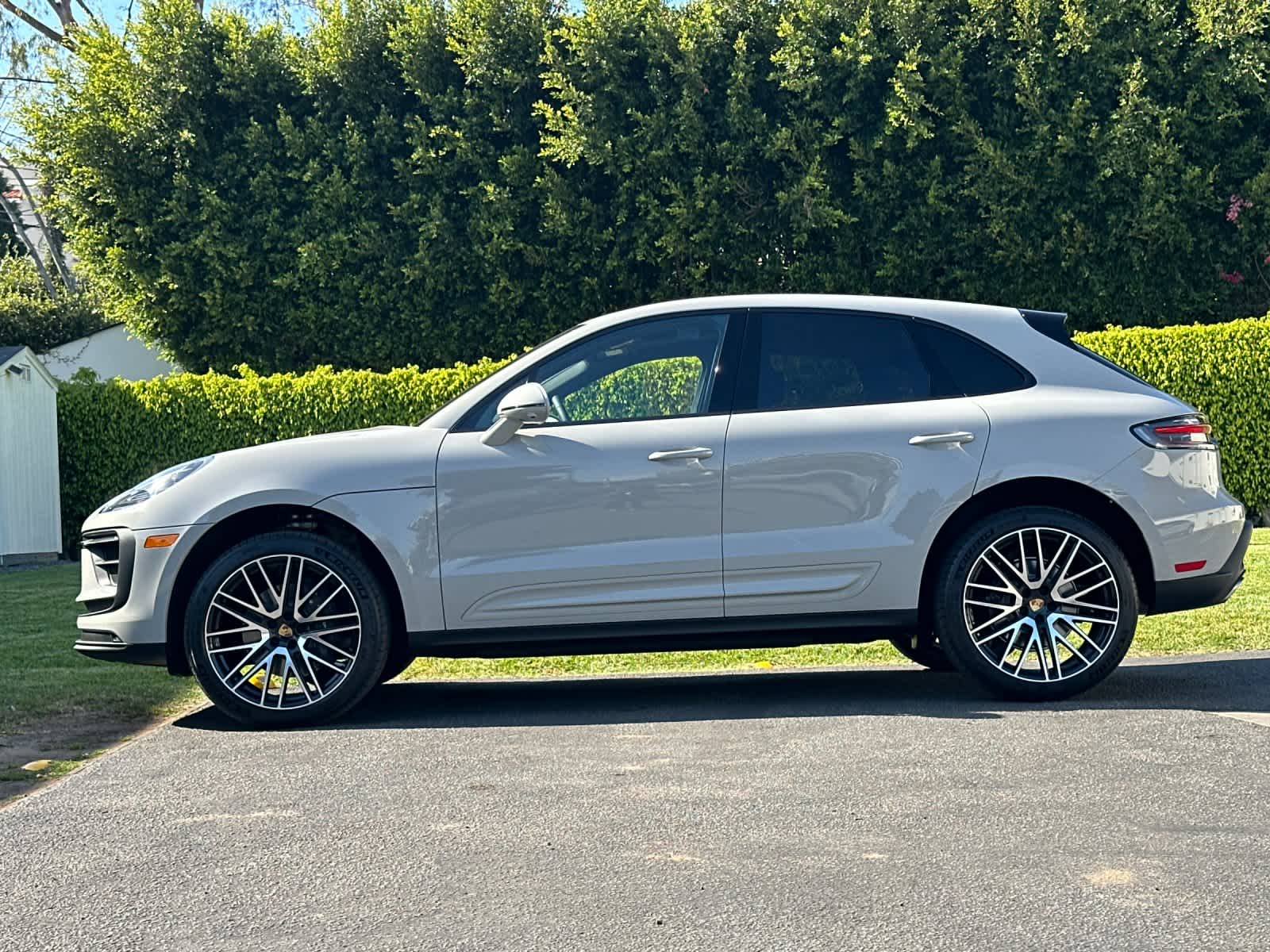 Thumbnail: 2026 Porsche Macan - 2
