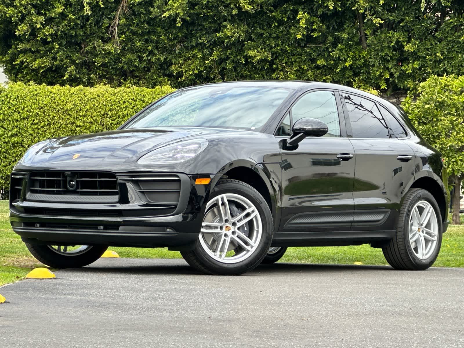Thumbnail: 2026 Porsche Macan - 1